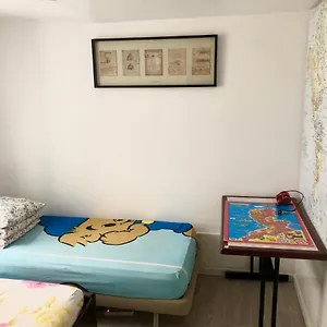 Homestay Art Beaubourg, Paris