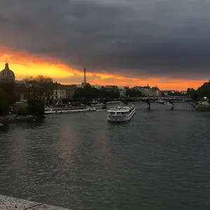 Homestay In In, Paris